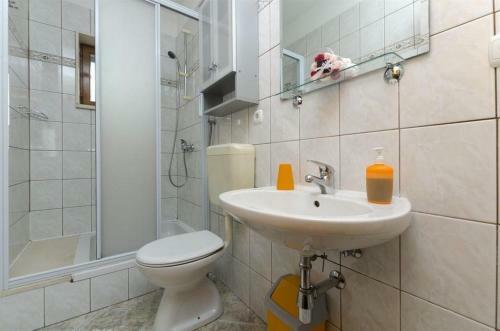 Apartments Lemar - Parking & Grill