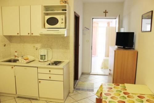 Apartment In Brist With Balcony, Air Condition, Wifi (3772-6)