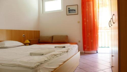 Apartment In Brist With Balcony, Air Condition, Wifi (3772-6)