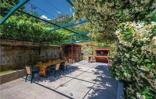 Three-bedroom Apartment In Bribir