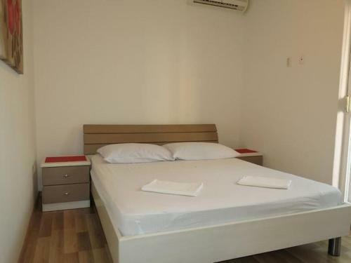 Hostal Apartments Elenora