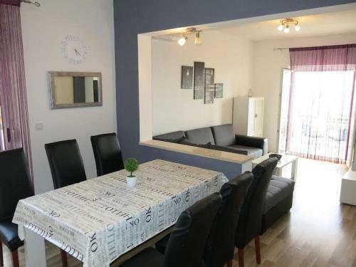 Hostal Apartments Elenora