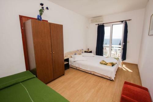 Hostal Apartments Elenora
