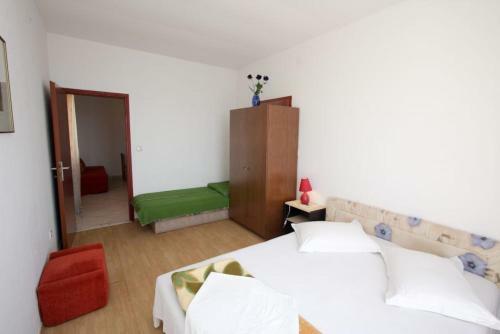 Hostal Apartments Elenora
