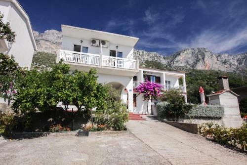 Hostal Apartments Elenora