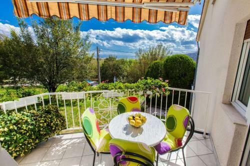 Apartamentos Eda Cor