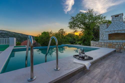 Villa Luxury Stone