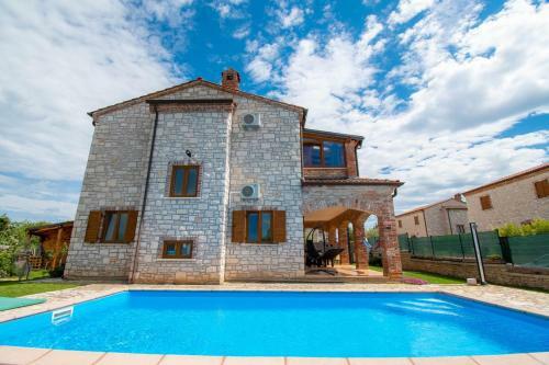 Rustic Villa Ena With Pool For Up To 10 Persons