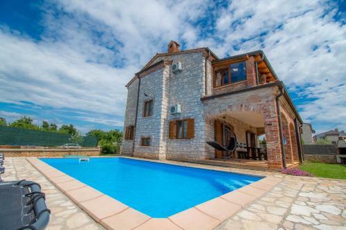 Rustic Villa Ena With Pool For Up To 10 Persons
