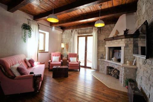 Rustic Villa Ena With Pool For Up To 10 Persons