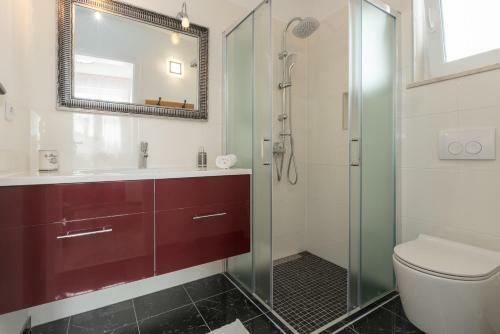 Villa Deni - Four Bedroom Villa With Pool