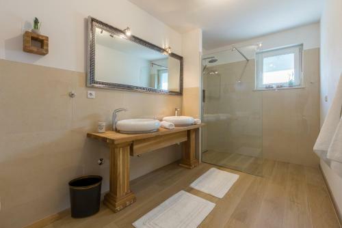 Villa Deni - Four Bedroom Villa With Pool