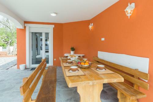 Villa Deni - Four Bedroom Villa With Pool