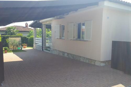 Apartamento Holiday Home Skale
