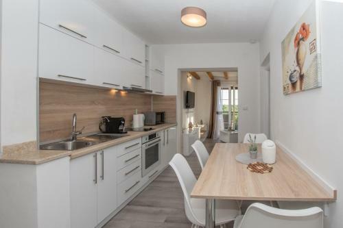 Hostal Lavanda House With Apartments