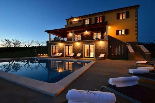 Lovely 5-bed Villa In Buzet