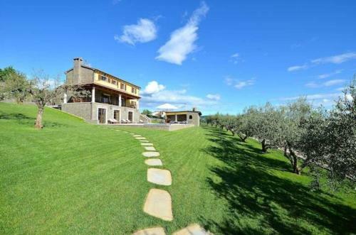 Lovely 5-bed Villa In Buzet