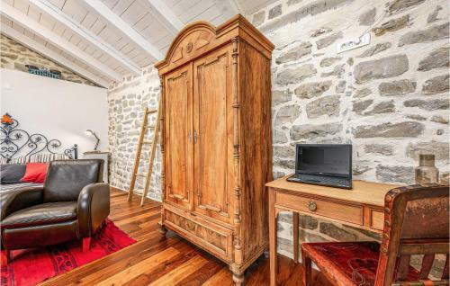 Awesome Apartment In Buzet With Wifi