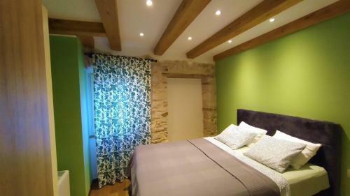 Hostal Luxury Apartment - Old Soul With A New Heart