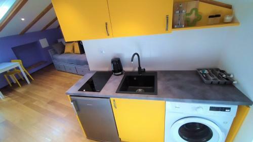 Hostal Luxury Apartment - Old Soul With A New Heart
