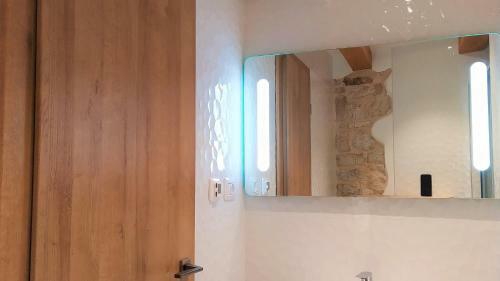 Hostal Luxury Apartment - Old Soul With A New Heart