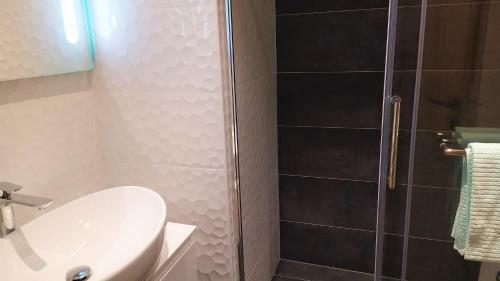 Hostal Luxury Apartment - Old Soul With A New Heart