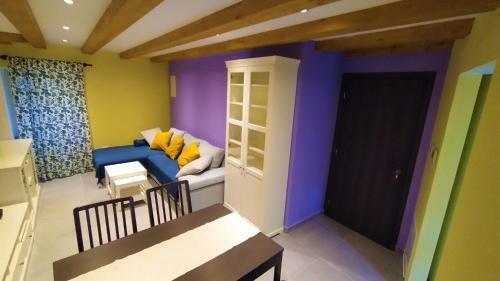 Hostal Luxury Apartment - Old Soul With A New Heart