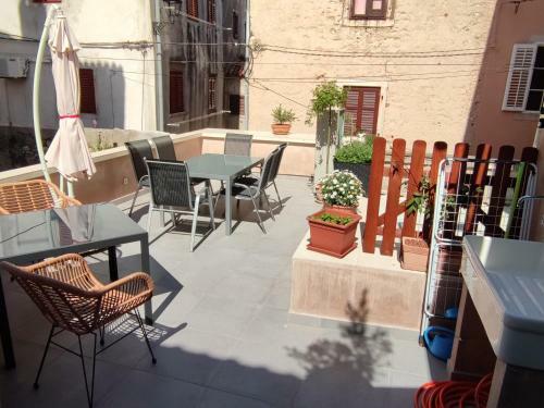 Hostal Luxury Apartment - Old Soul With A New Heart