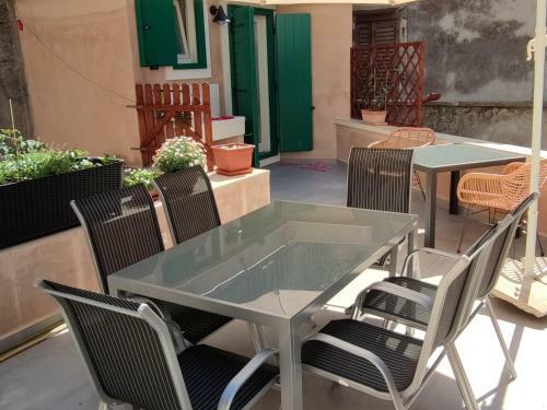 Hostal Luxury Apartment - Old Soul With A New Heart