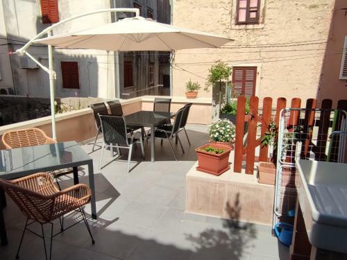 Hostal Luxury Apartment - Old Soul With A New Heart