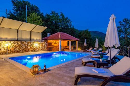 Villa Chiara With Pool