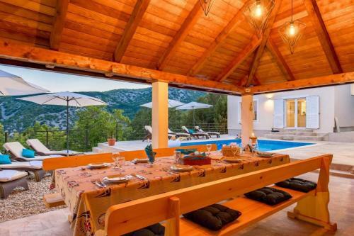 Villa Chiara With Pool