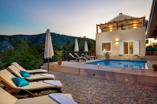Villa Chiara With Pool