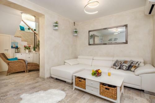 Villa Chiara With Pool