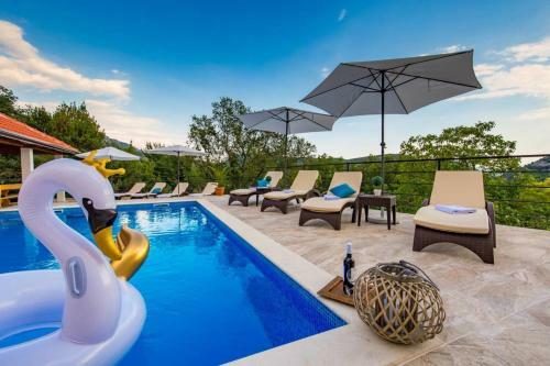 Villa Chiara With Pool