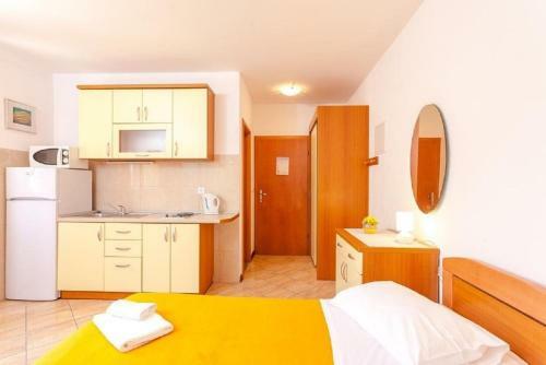 Hostal Apartments And Rooms Led-near Sea