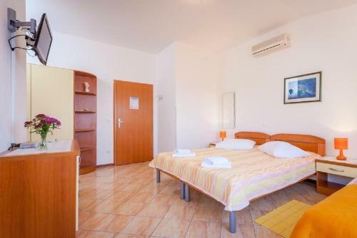Hostal Apartments And Rooms Led-near Sea