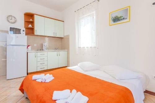 Hostal Apartments And Rooms Led-near Sea