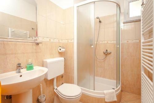 Hostal Apartments And Rooms Led-near Sea