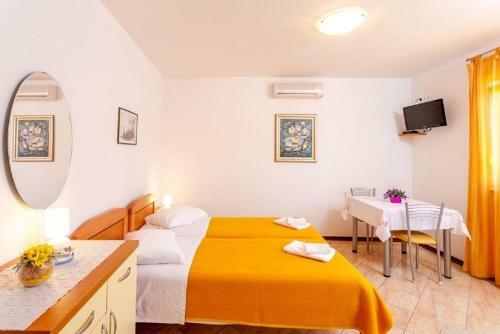 Hostal Apartments And Rooms Led-near Sea
