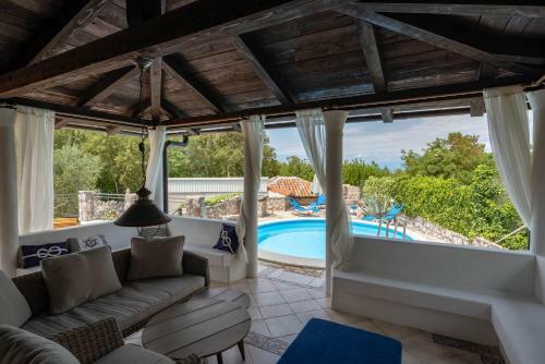 Villa Nana With A Swimming Pool