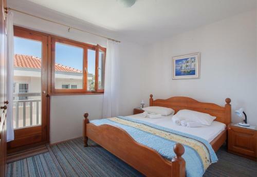 Apartments Ante-100m From Beach
