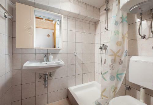 Apartments Ante-100m From Beach