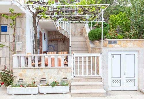 Apartments Ante-100m From Beach