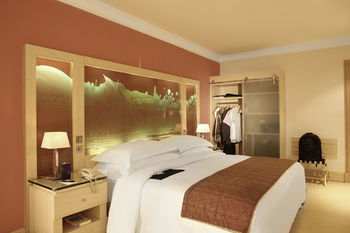 Le Royal Tower Hotel