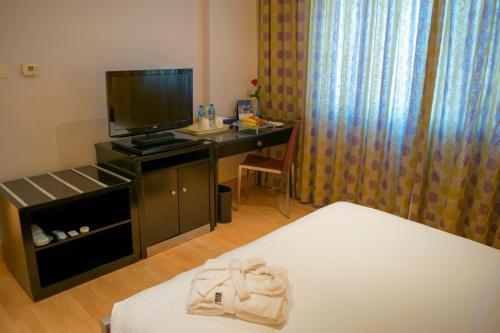 Corniche Suites Hotel