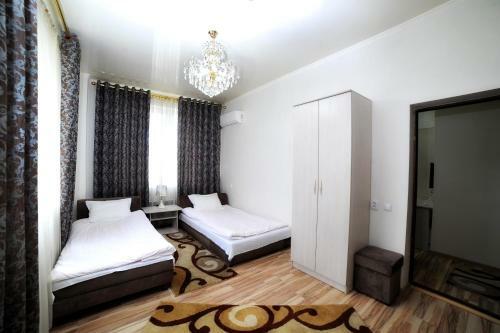 Rich Hotel
