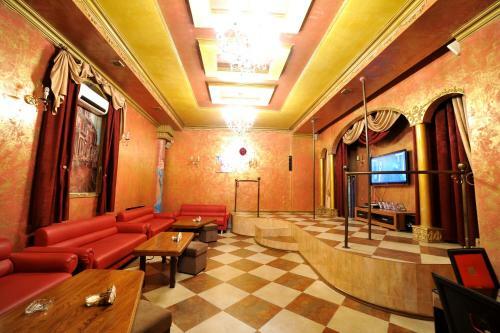 Rich Hotel