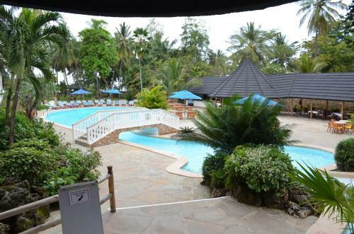 Travellers Beach Hotel