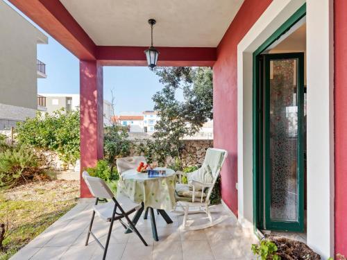 Simplistic Apartment In Petr?ane With Terrace